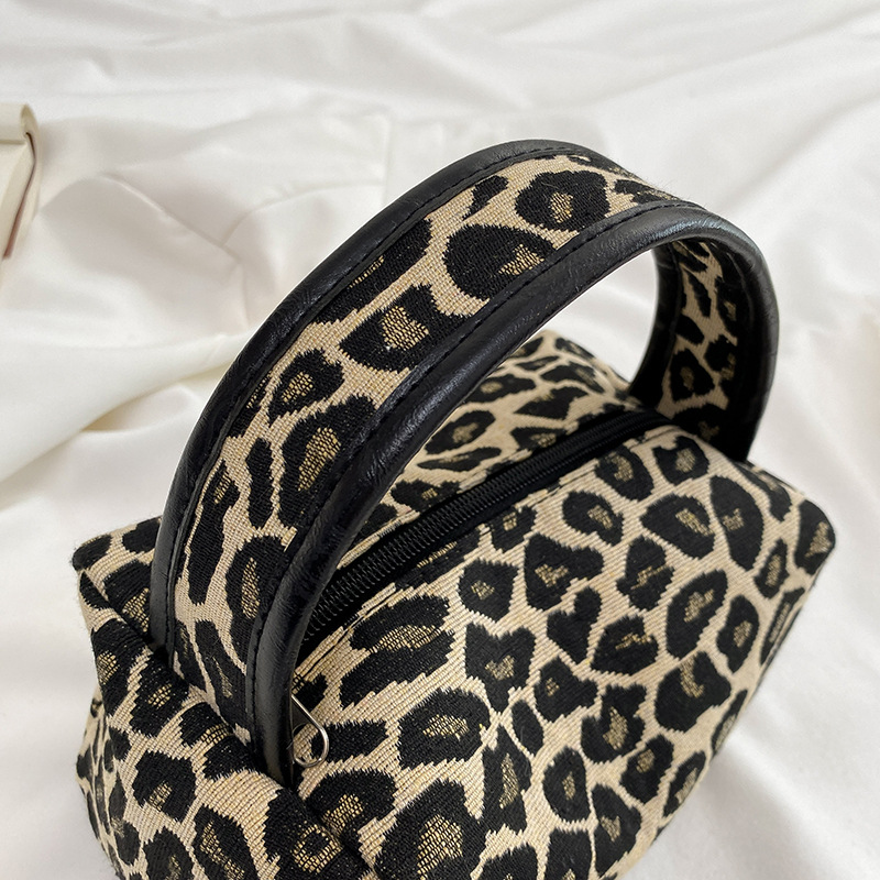 Leopard Makeup Bag Luxury  Lar - огляд і ціна Luxury Skincare & Spa Photos