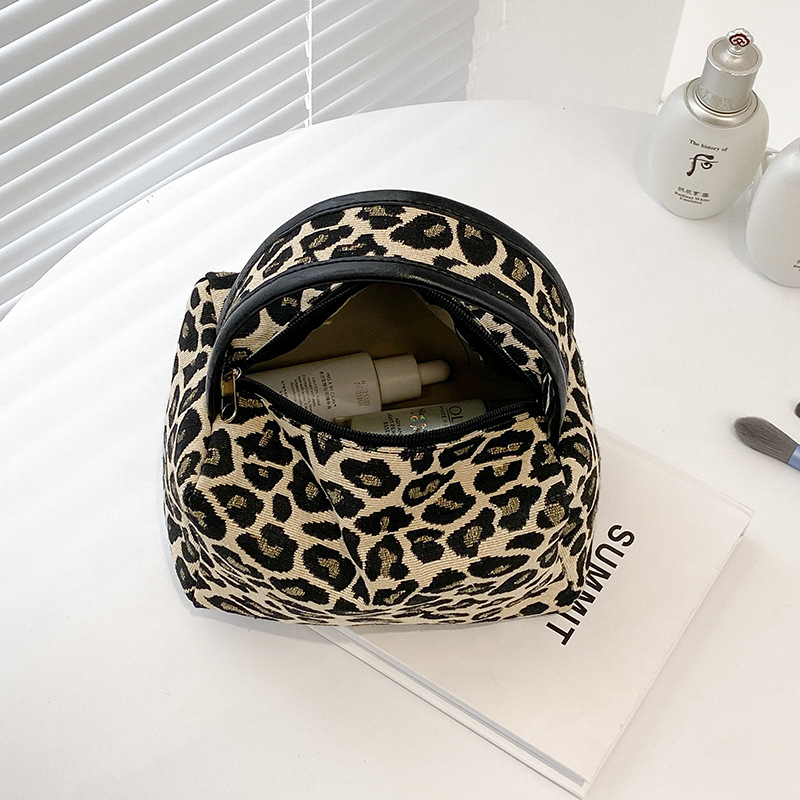Leopard Makeup Bag Luxury  Lar - огляд і ціна Luxury Skincare & Spa Photos